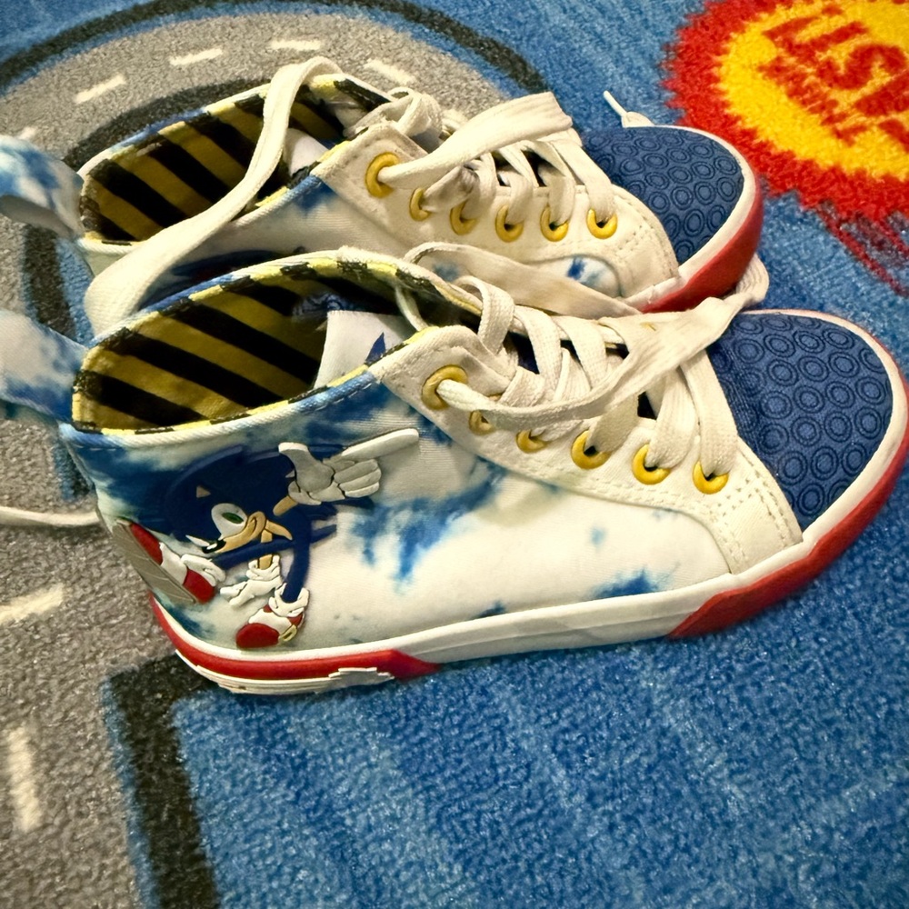 🌀 Sonic the Hedgehog High-Top Sneakers – Size 13C